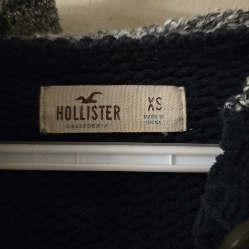 Hollister Navy Cardigan with Gray Details - Picture 2 of 3